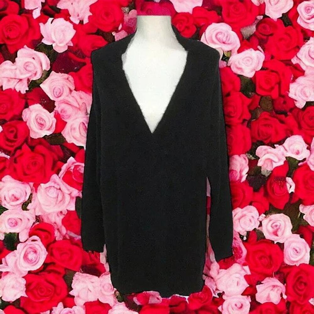 RDI Women’s Black Oversized Deep V-Neck Pullover Sweater Size M NWOT - Picture 3 of 11